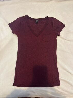 Empyre Women's Short Sleeve V-Neck Tee - Burgundy